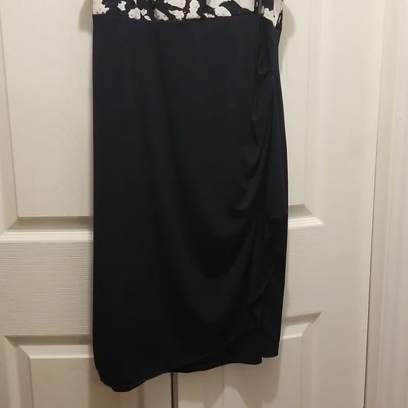 Dress - Picture 2 of 5